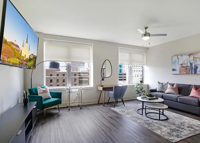 Ideal Condo Next Door To French Quarter