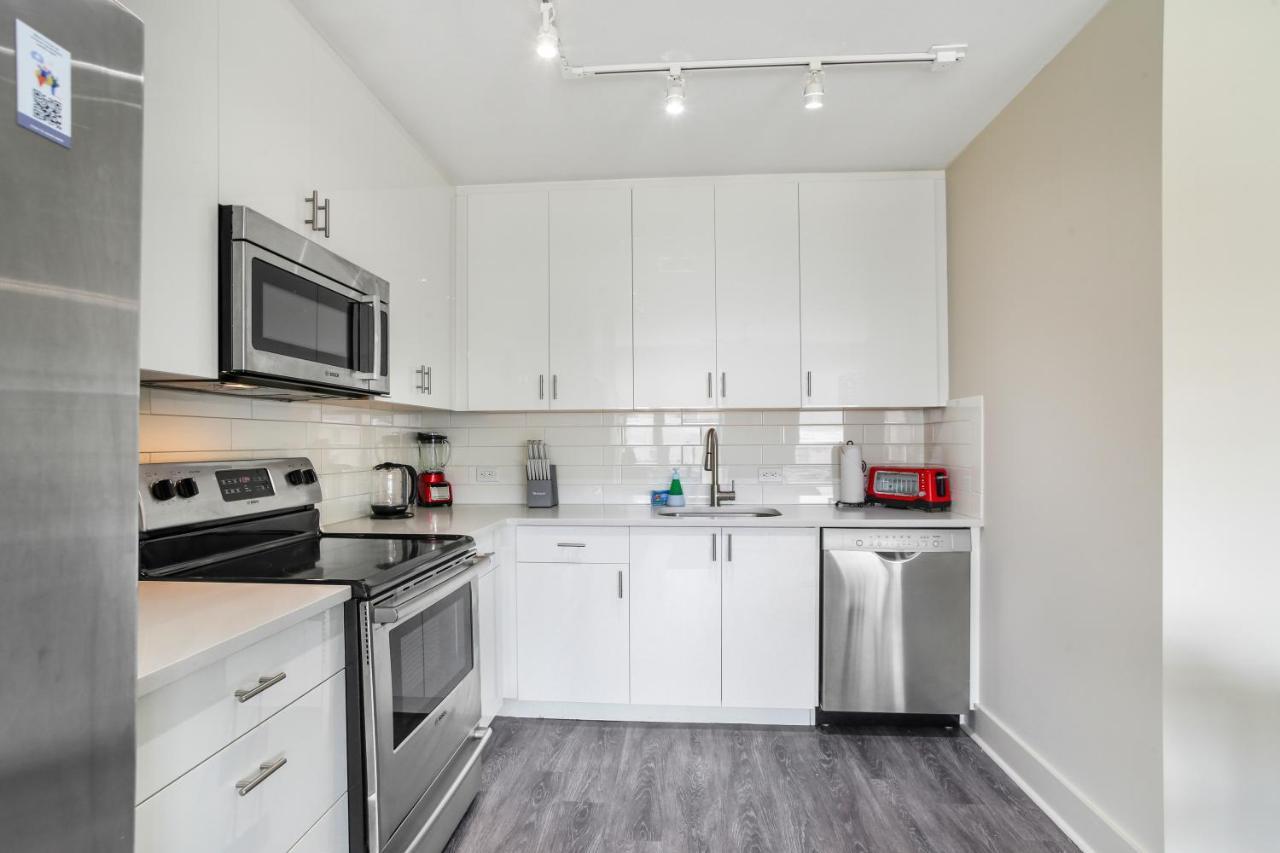 Ideal Next Door To French Quarter Apartment